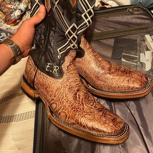 Caugama BOOTS unworn size 12